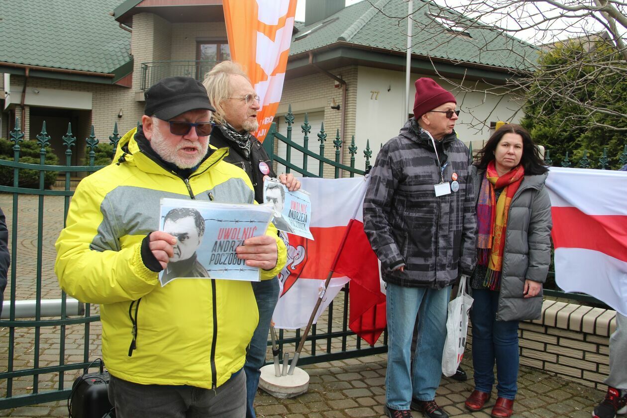 Protest pod białoruskim konsulatem w Białej Podlaskiej 