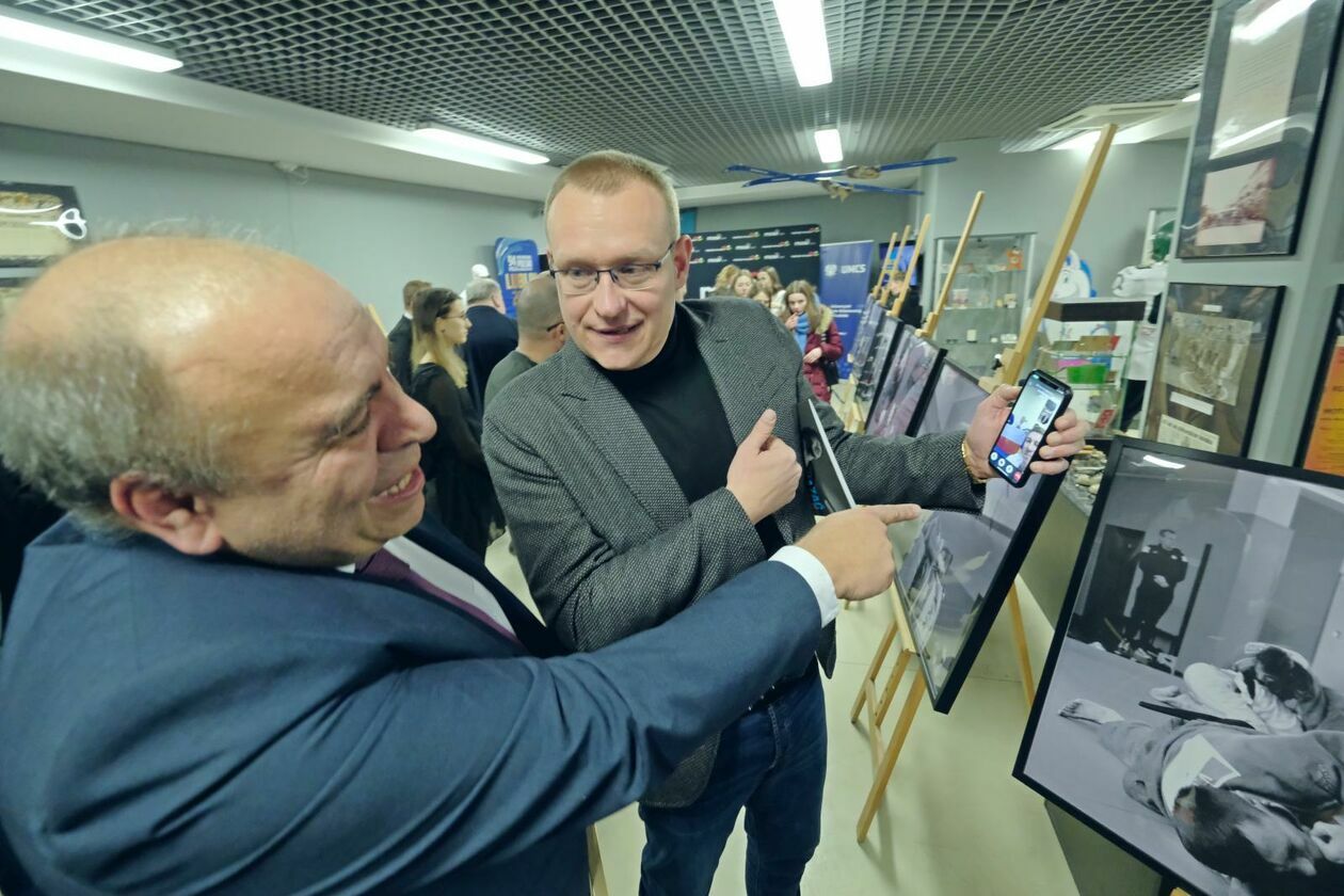  Nowa wystawa fotografii autorstwa Arkadiusza Zawadzkiego w Centrum Historii Sportu (zdjęcie 4) - Autor: DW