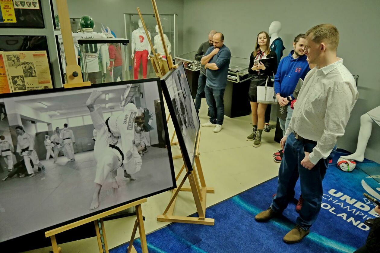  Nowa wystawa fotografii autorstwa Arkadiusza Zawadzkiego w Centrum Historii Sportu (zdjęcie 9) - Autor: DW