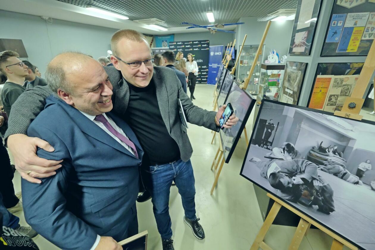  Nowa wystawa fotografii autorstwa Arkadiusza Zawadzkiego w Centrum Historii Sportu (zdjęcie 3) - Autor: DW