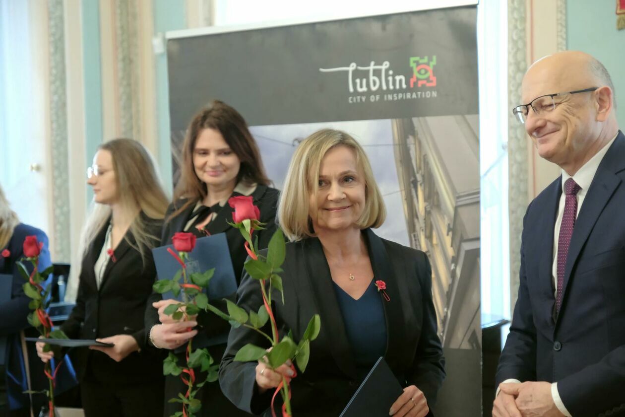  Z okazji Dnia Kobiet 27 lublinianek zostało nagrodzonych za swoją działalność (zdjęcie 11) - Autor: DW