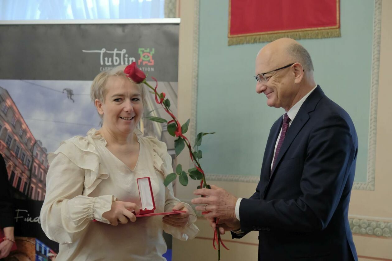  Z okazji Dnia Kobiet 27 lublinianek zostało nagrodzonych za swoją działalność (zdjęcie 16) - Autor: DW