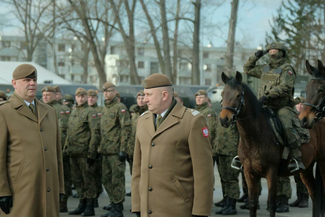  Płk Zbigniew Krzyszczuk nowym dowódcą 2 LBOT (zdjęcie 8) - Autor: DW