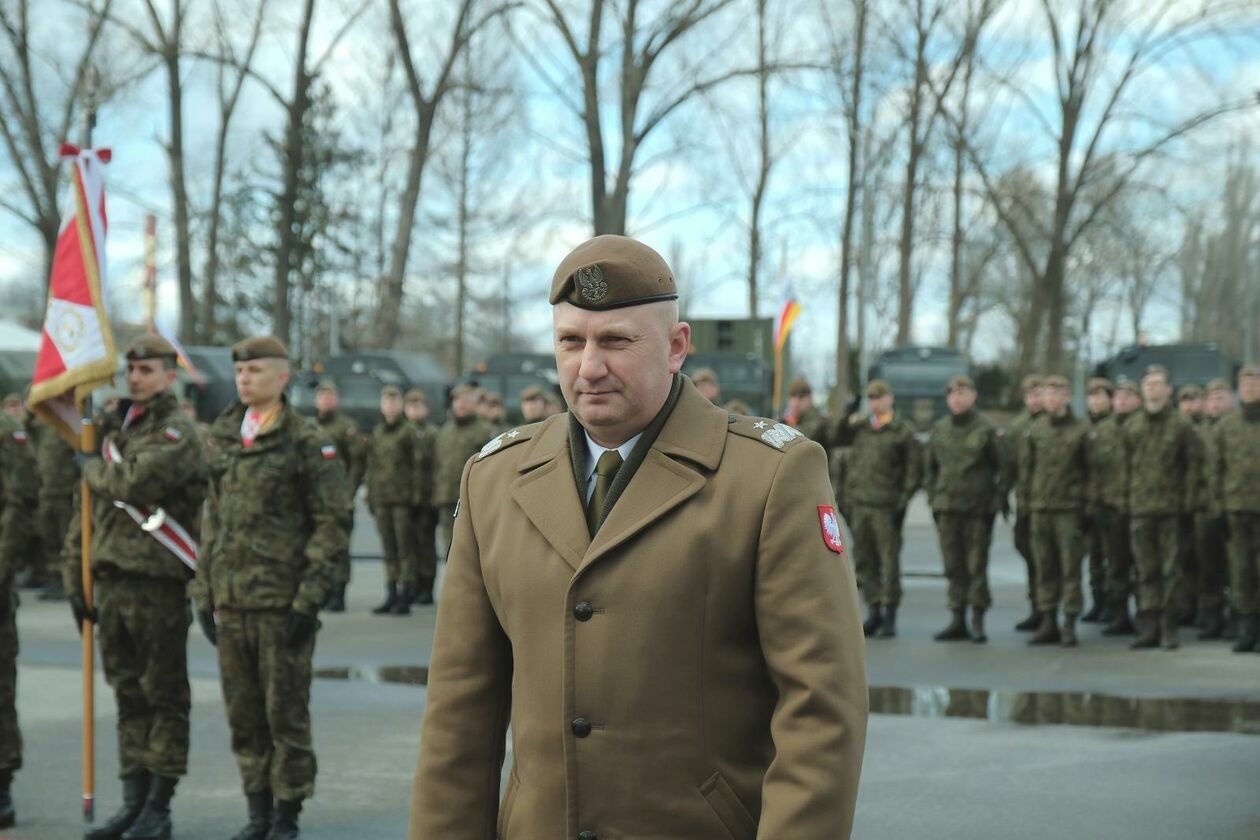  Płk Zbigniew Krzyszczuk nowym dowódcą 2 LBOT (zdjęcie 29) - Autor: DW