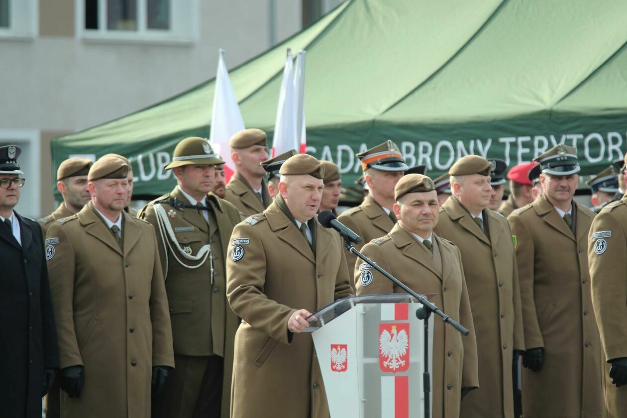  Płk Zbigniew Krzyszczuk nowym dowódcą 2 LBOT (zdjęcie 14) - Autor: DW