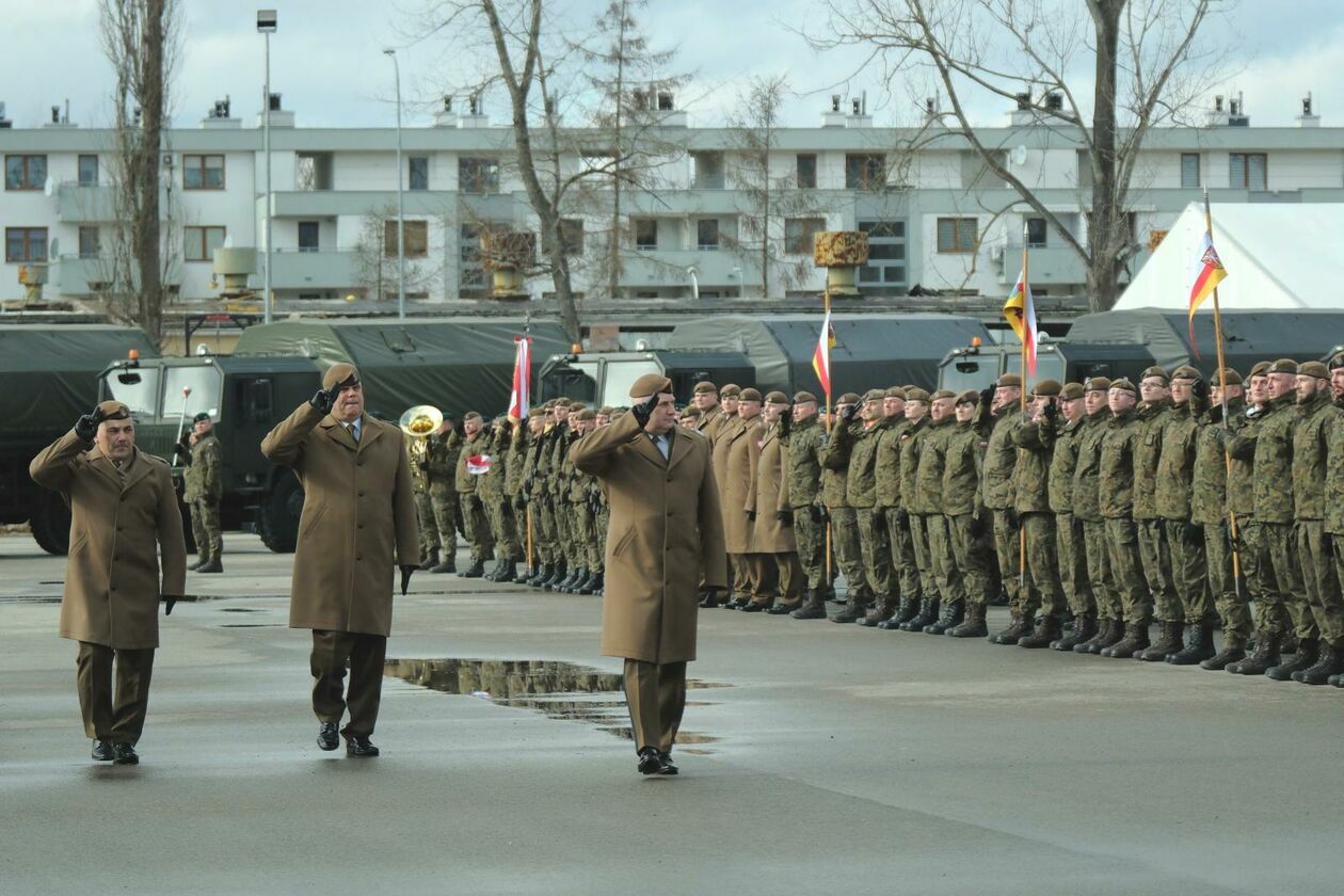  Płk Zbigniew Krzyszczuk nowym dowódcą 2 LBOT (zdjęcie 7) - Autor: DW
