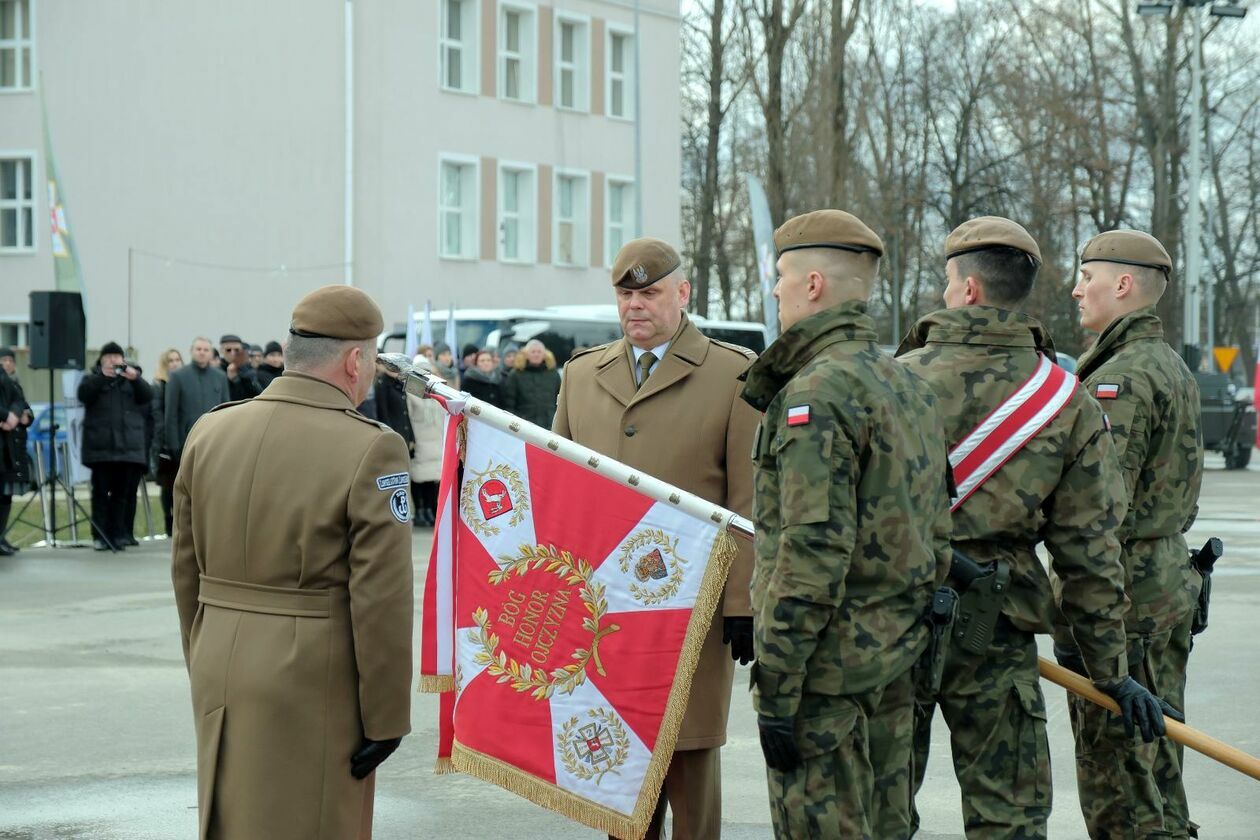  Płk Zbigniew Krzyszczuk nowym dowódcą 2 LBOT (zdjęcie 23) - Autor: DW