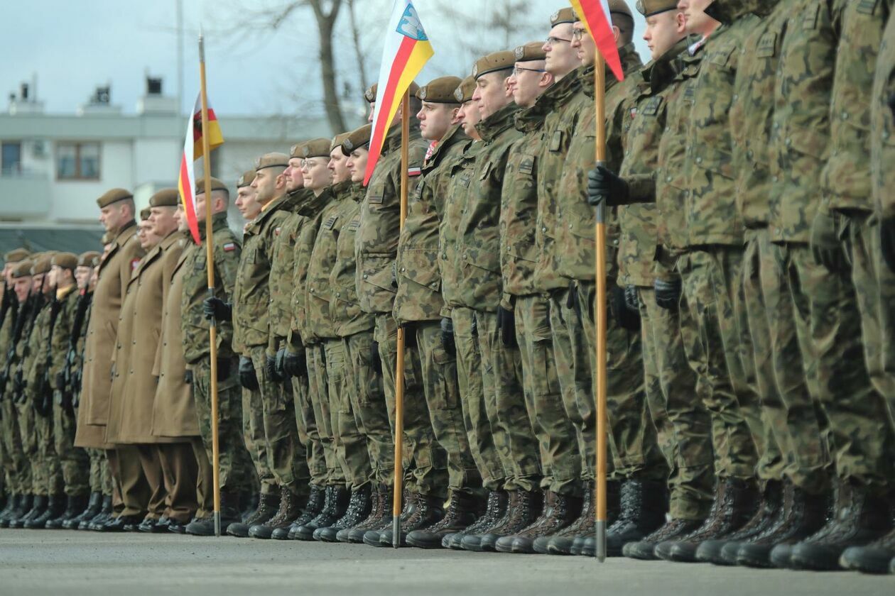  Płk Zbigniew Krzyszczuk nowym dowódcą 2 LBOT (zdjęcie 18) - Autor: DW