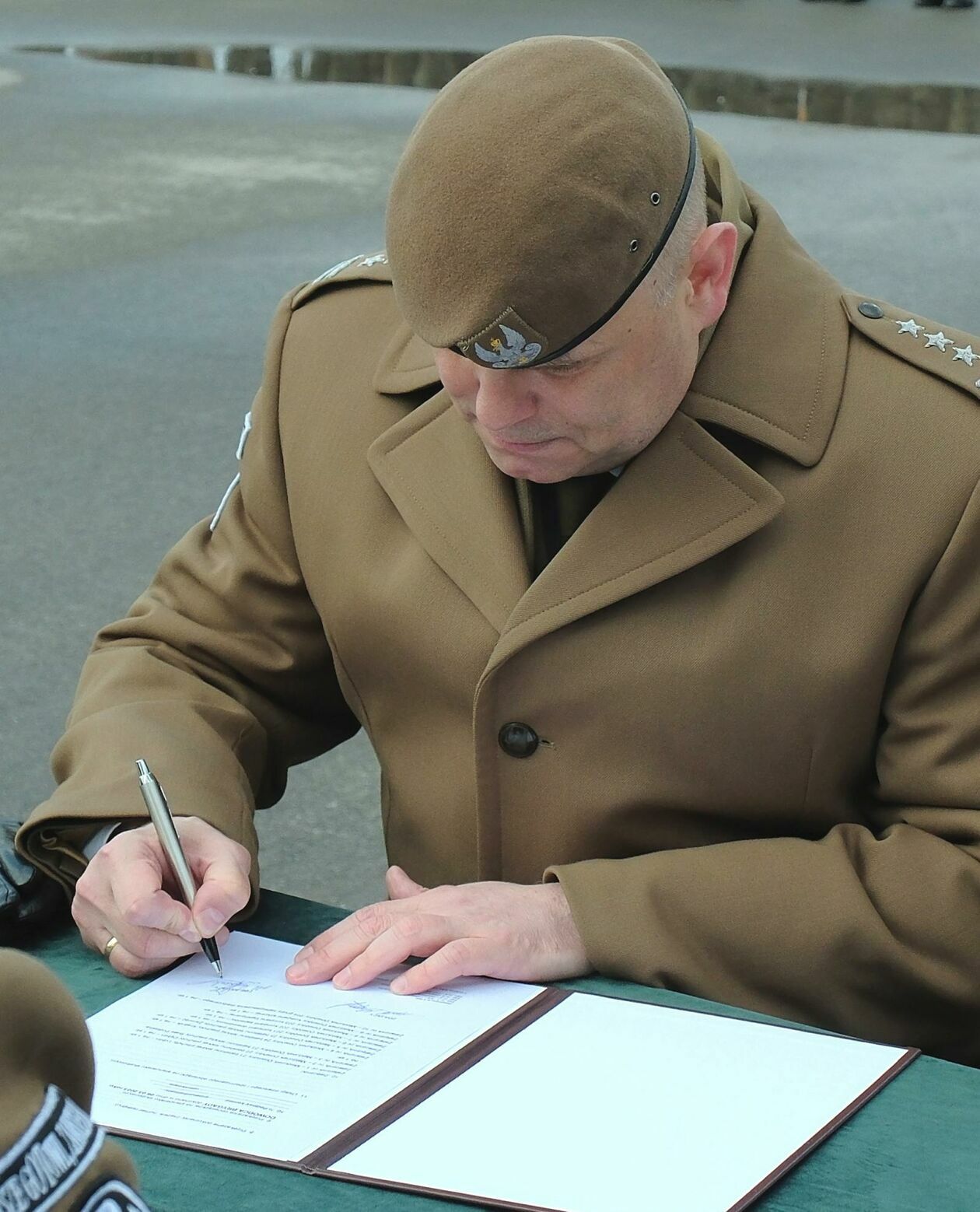  Płk Zbigniew Krzyszczuk nowym dowódcą 2 LBOT (zdjęcie 27) - Autor: DW
