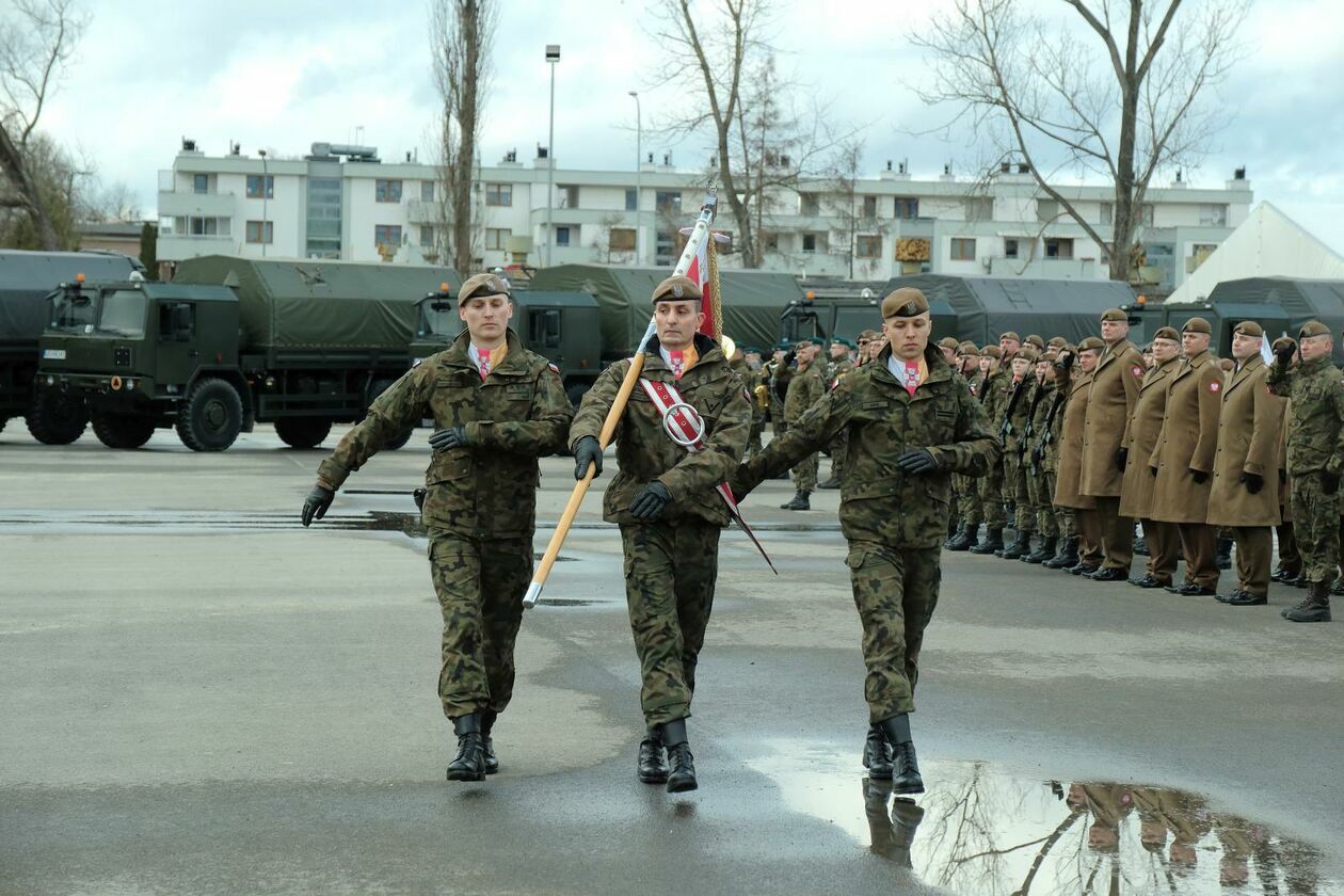  Płk Zbigniew Krzyszczuk nowym dowódcą 2 LBOT (zdjęcie 21) - Autor: DW