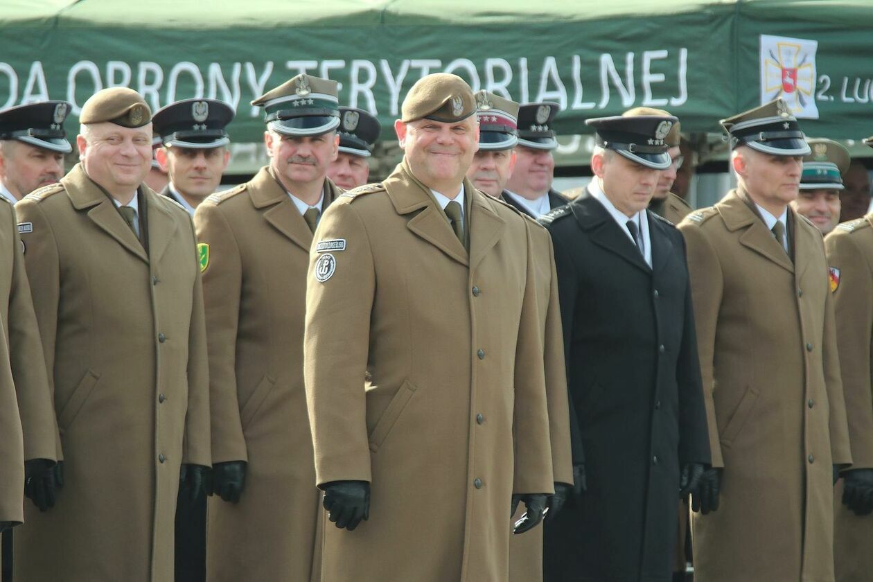  Płk Zbigniew Krzyszczuk nowym dowódcą 2 LBOT (zdjęcie 16) - Autor: DW