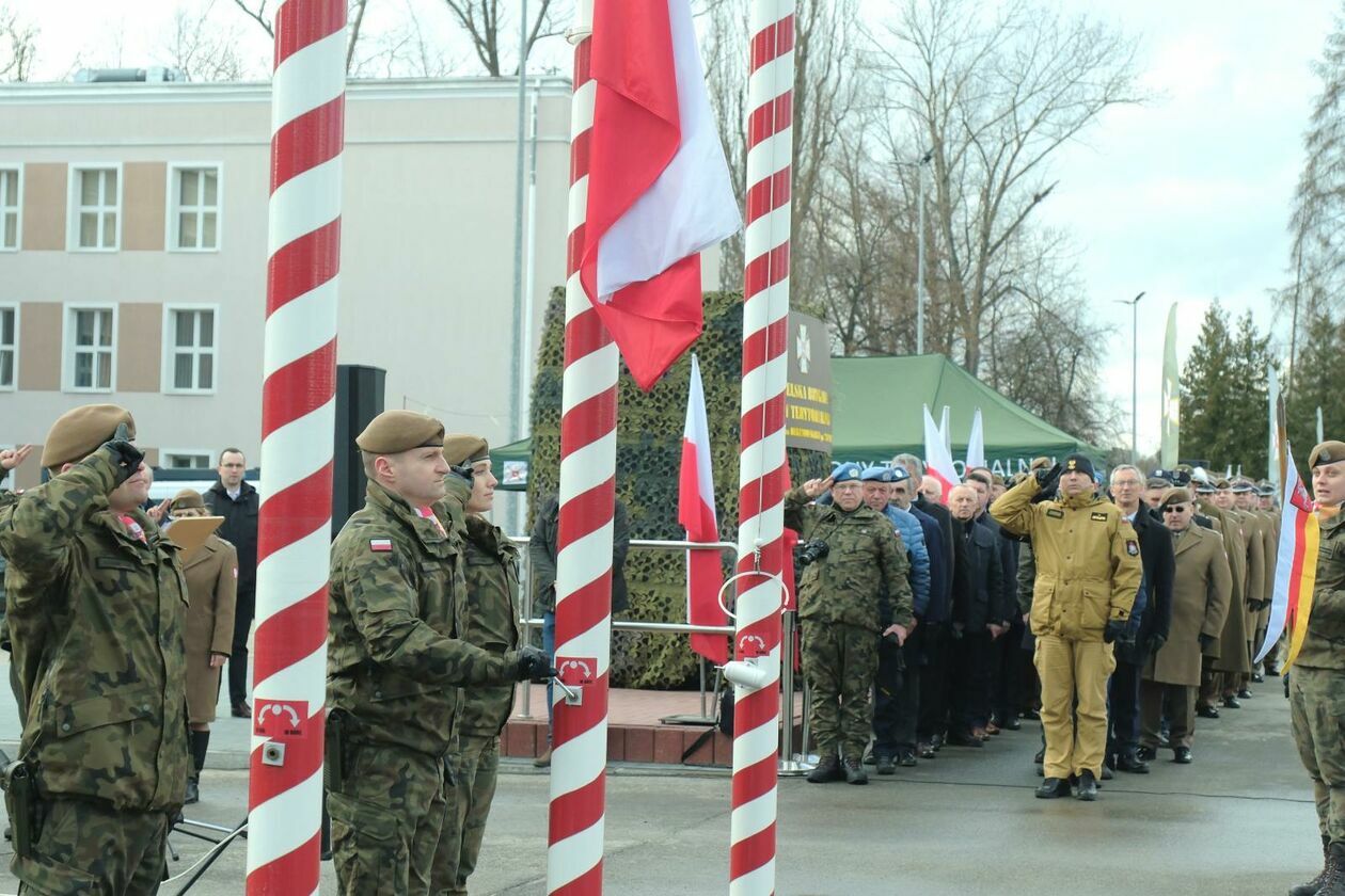  Płk Zbigniew Krzyszczuk nowym dowódcą 2 LBOT (zdjęcie 13) - Autor: DW