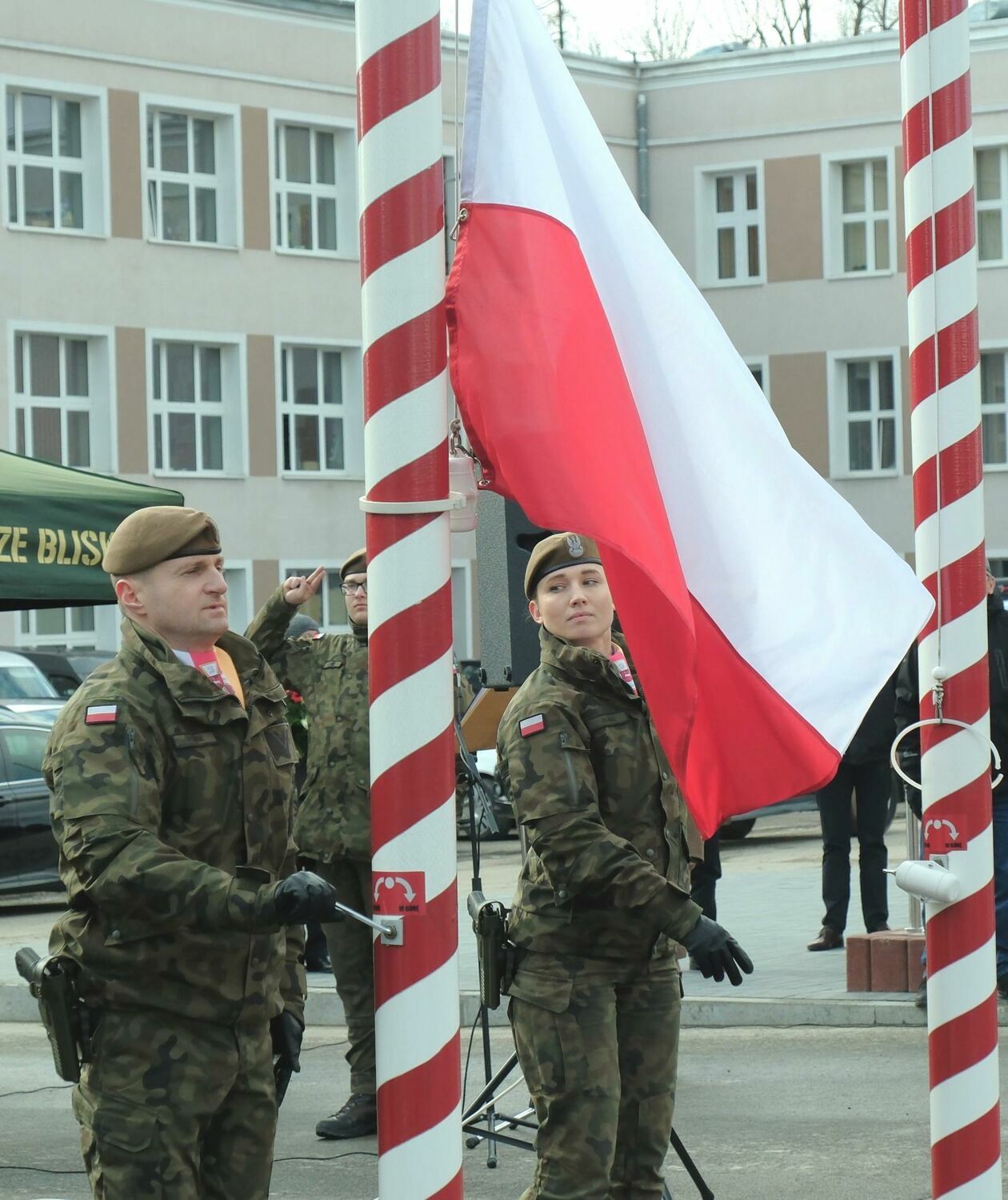  Płk Zbigniew Krzyszczuk nowym dowódcą 2 LBOT (zdjęcie 12) - Autor: DW