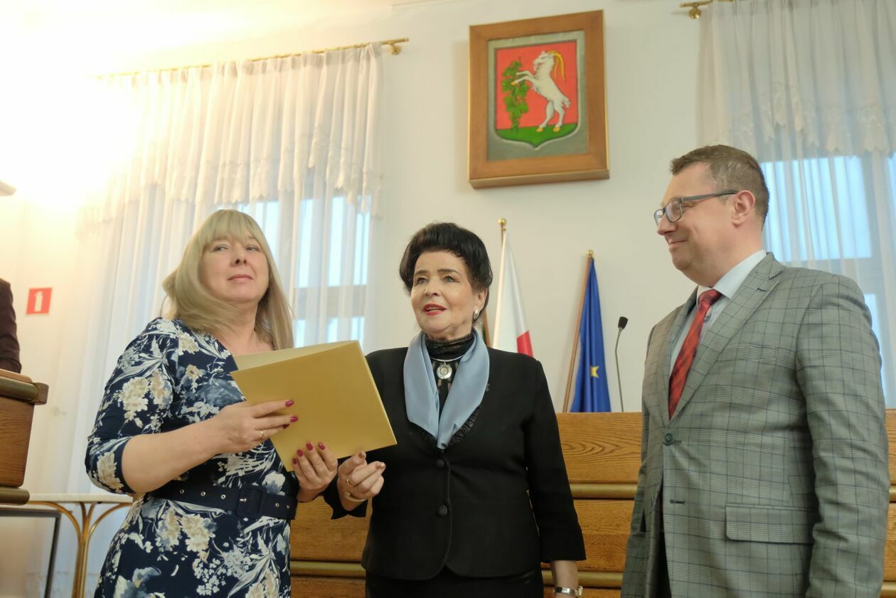  Wręczenie zaświadczeń nowowybranym radnym dzielnicowym Lublina (zdjęcie 9) - Autor: DW