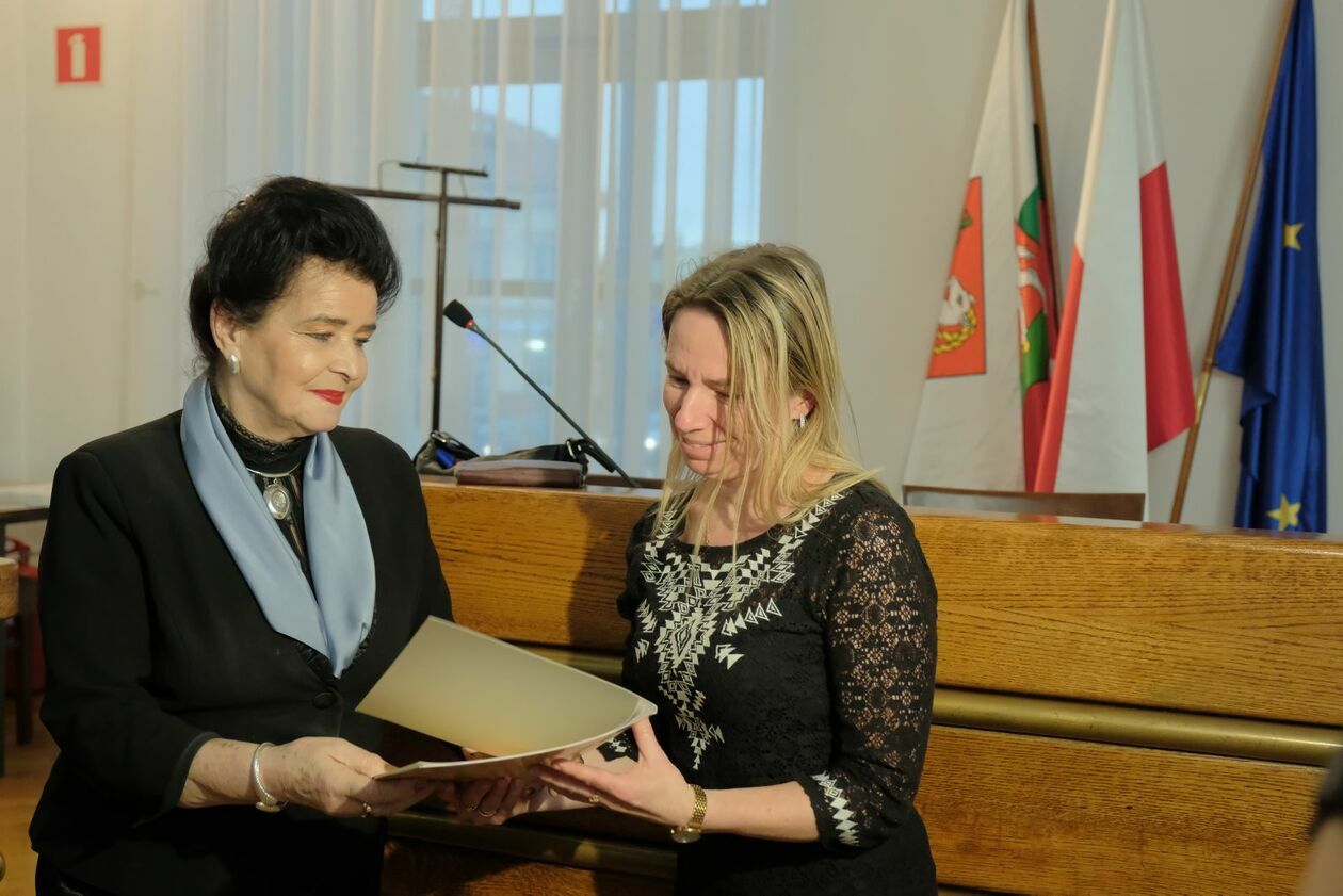 Wręczenie zaświadczeń nowowybranym radnym dzielnicowym Lublina (zdjęcie 12) - Autor: DW