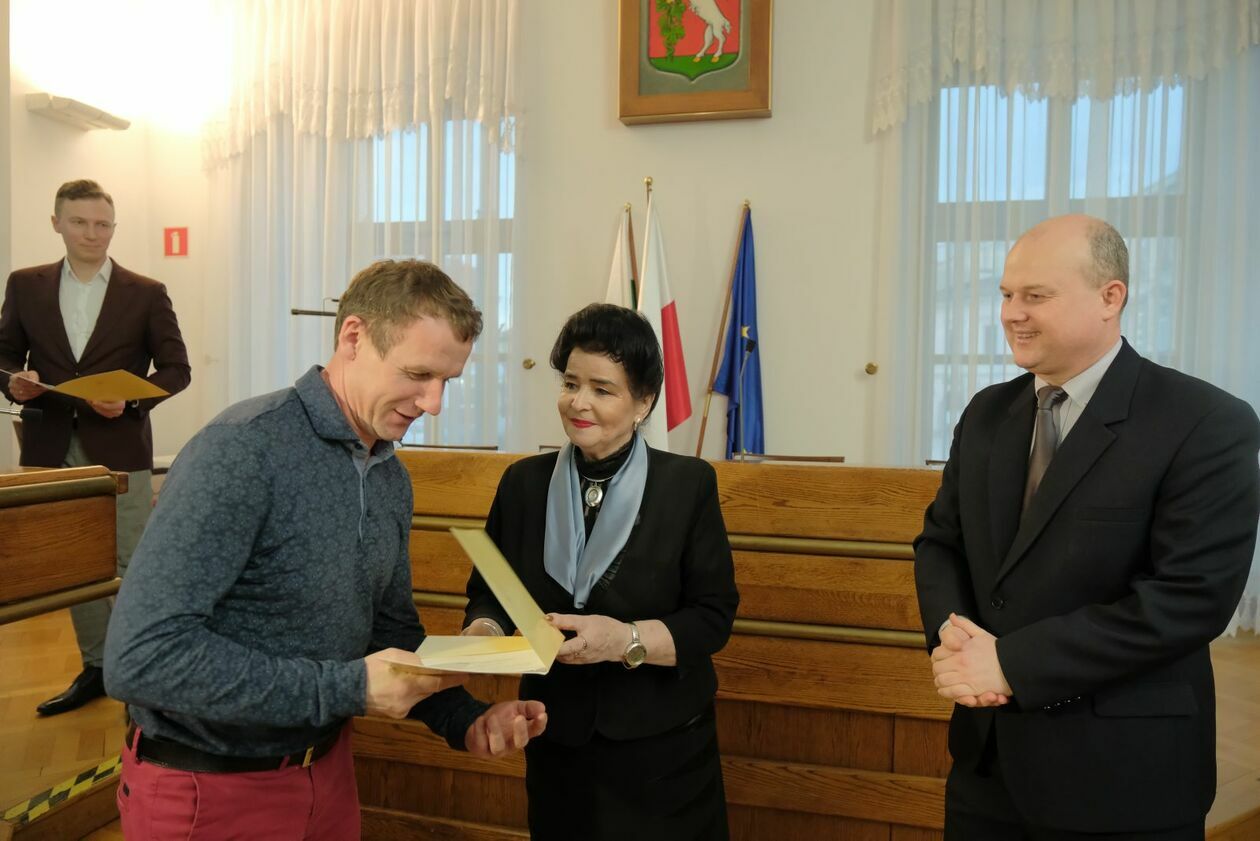  Wręczenie zaświadczeń nowowybranym radnym dzielnicowym Lublina (zdjęcie 11) - Autor: DW