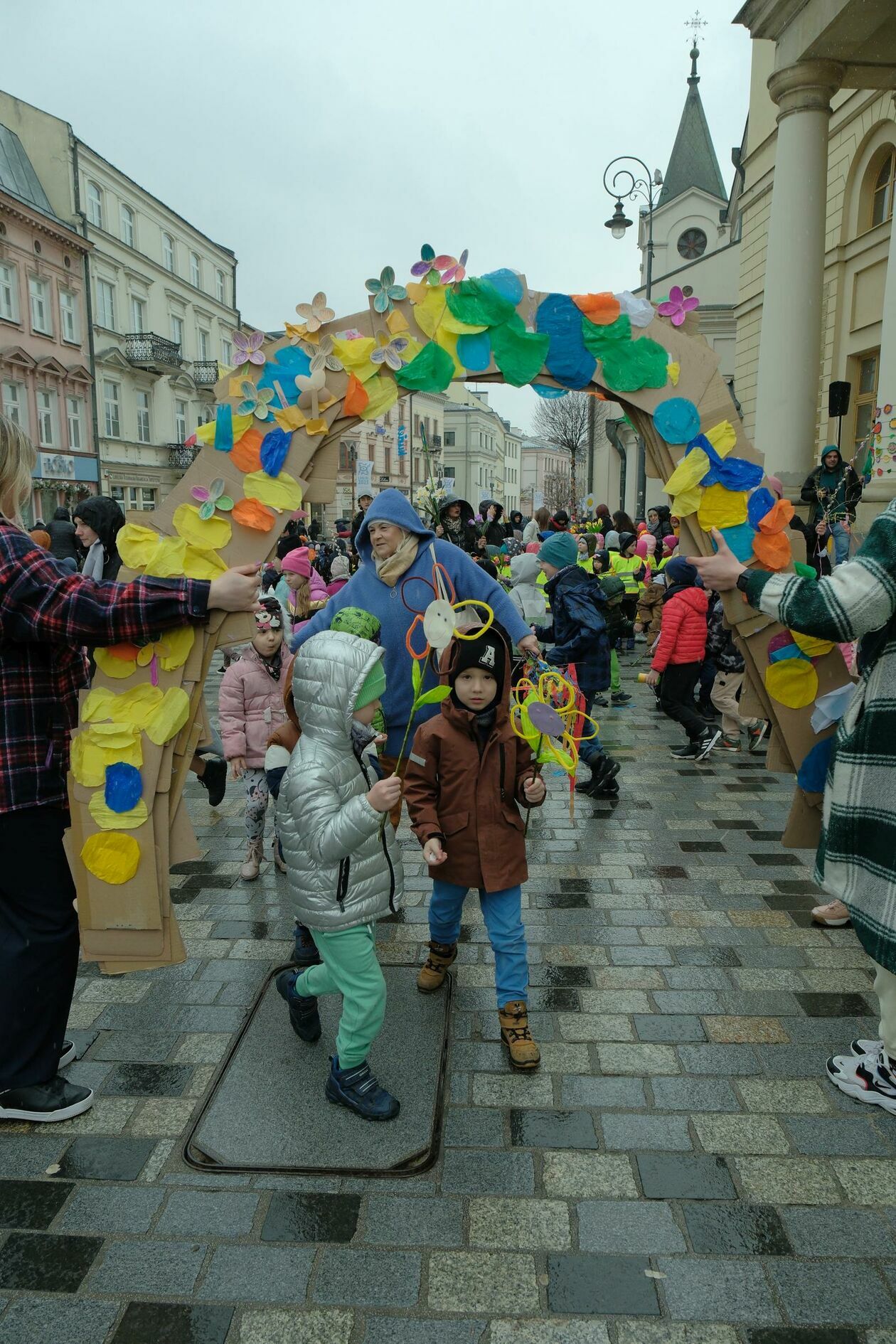  Lubelskie przedszkolaki świętowały pierwszy dzień wiosny (zdjęcie 21) - Autor: DW