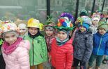Wiosenna parada w kapeluszach. Maluchy z Przedszkola nr 89 na tropie nowej pory roku (zdjęcie 2)