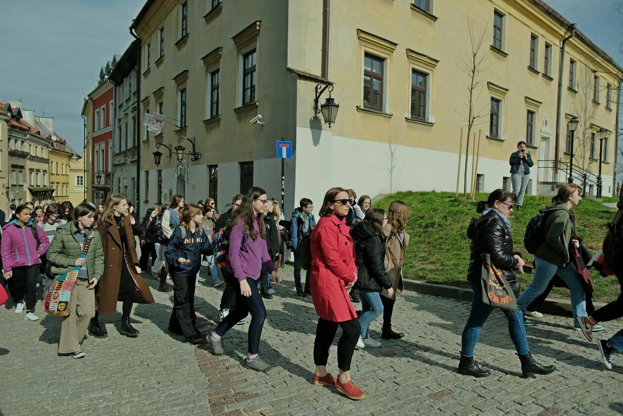  Marsz Pamięci w 81 rocznicę likwidacji ochronki żydowskiej  (zdjęcie 5) - Autor: DW