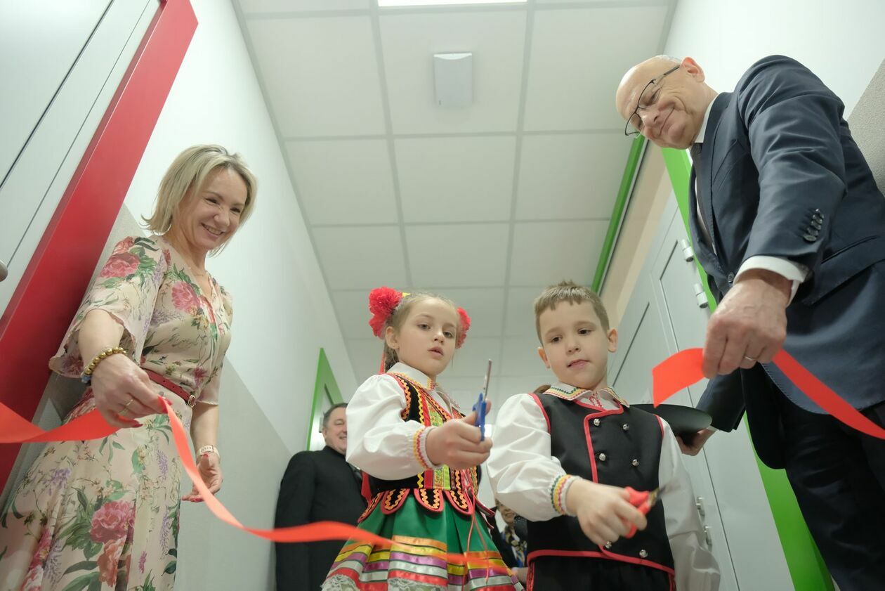  Zespół Przedszkolny nr 2 w Lublinie przy ul. Farbiarskiej oficjalnie otwarty (zdjęcie 23) - Autor: DW