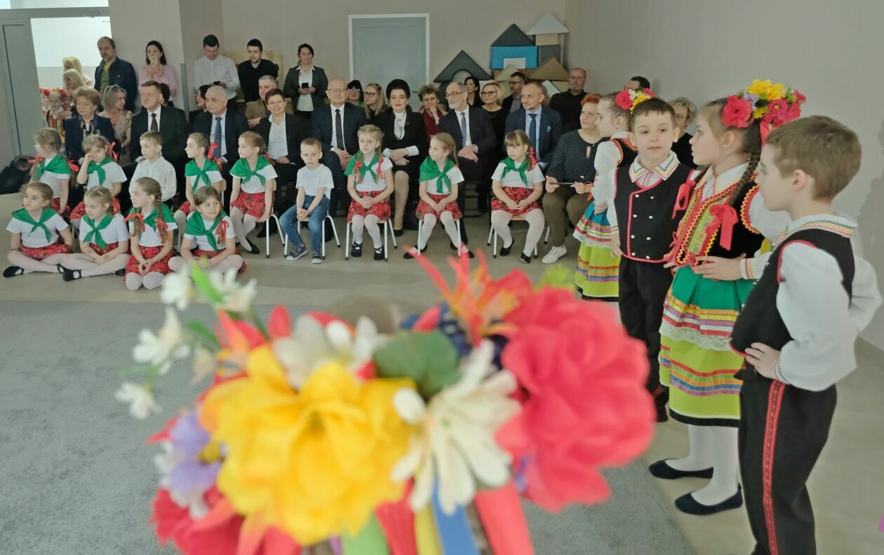 Zespół Przedszkolny nr 2 w Lublinie przy ul. Farbiarskiej oficjalnie otwarty (zdjęcie 12) - Autor: DW