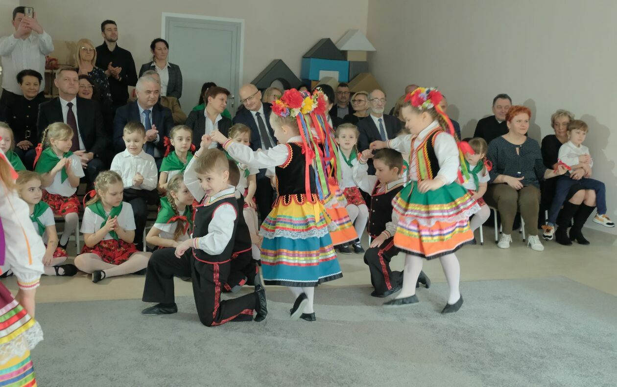  Zespół Przedszkolny nr 2 w Lublinie przy ul. Farbiarskiej oficjalnie otwarty (zdjęcie 13) - Autor: DW