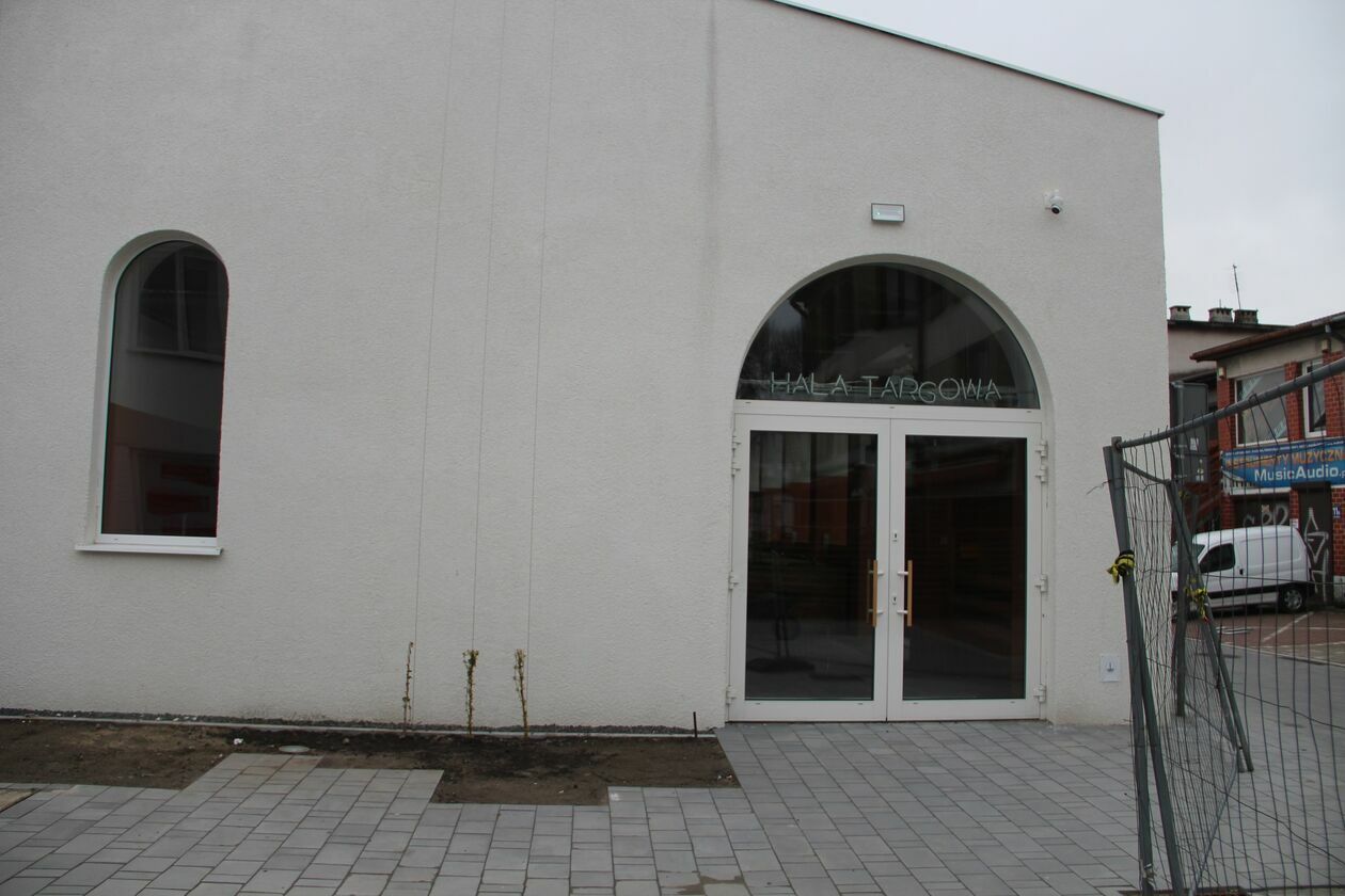  Babski rynek w Białej Podlaskiej. Niedługo otwarcie  (zdjęcie 7) - Autor: Ewelina Burda