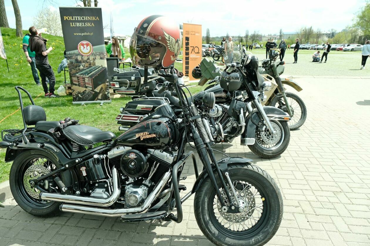  Rozpoczęcie sezonu motoryzacyjnego  na parkingu Politechniki Lubelskiej  (zdjęcie 41) - Autor: DW