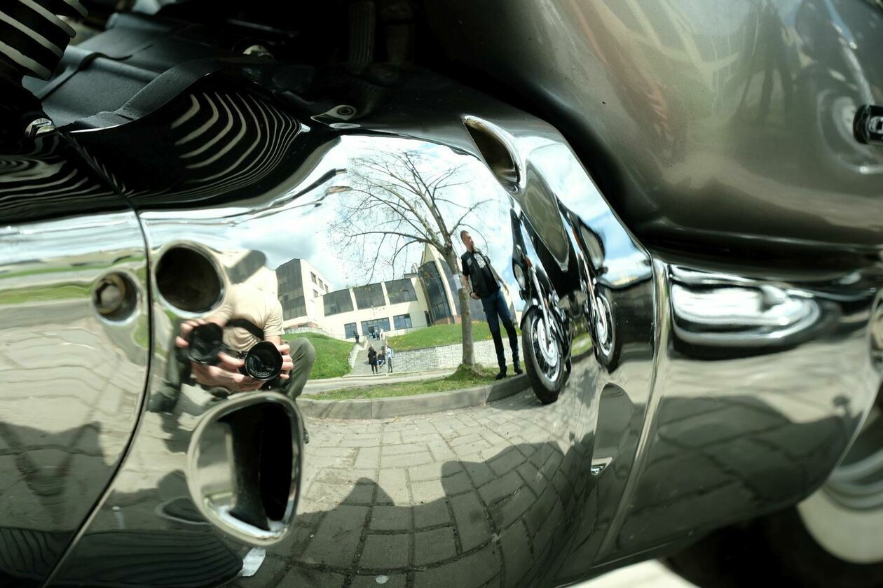 Rozpoczęcie sezonu motoryzacyjnego  na parkingu Politechniki Lubelskiej  (zdjęcie 40) - Autor: DW