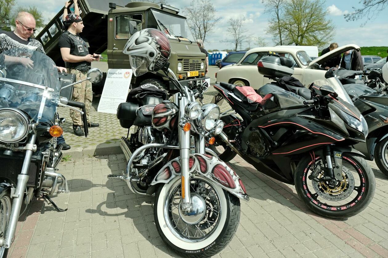  Rozpoczęcie sezonu motoryzacyjnego  na parkingu Politechniki Lubelskiej  (zdjęcie 37) - Autor: DW