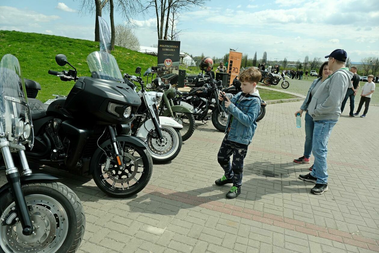  Rozpoczęcie sezonu motoryzacyjnego  na parkingu Politechniki Lubelskiej  (zdjęcie 34) - Autor: DW