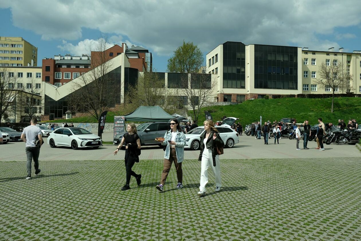  Rozpoczęcie sezonu motoryzacyjnego  na parkingu Politechniki Lubelskiej  (zdjęcie 31) - Autor: DW