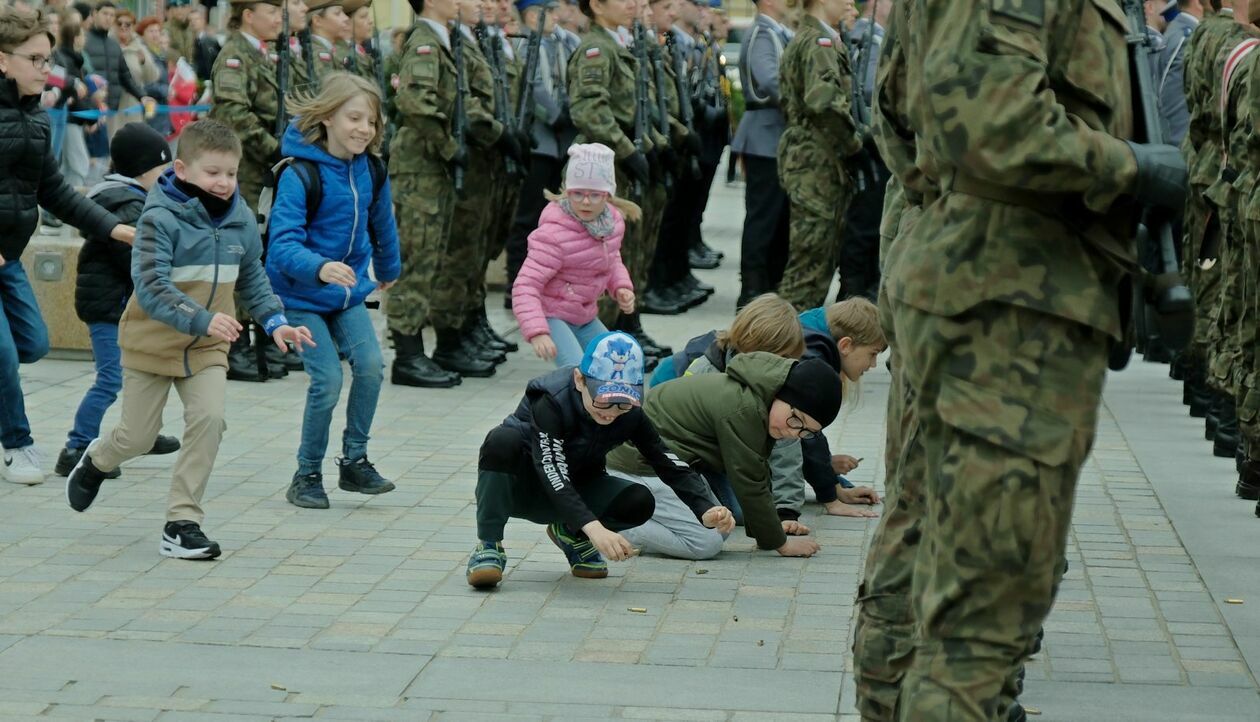  232 rocznica uchwalenia Konstytucji 3 Maja w Lublinie (zdjęcie 30) - Autor: DW