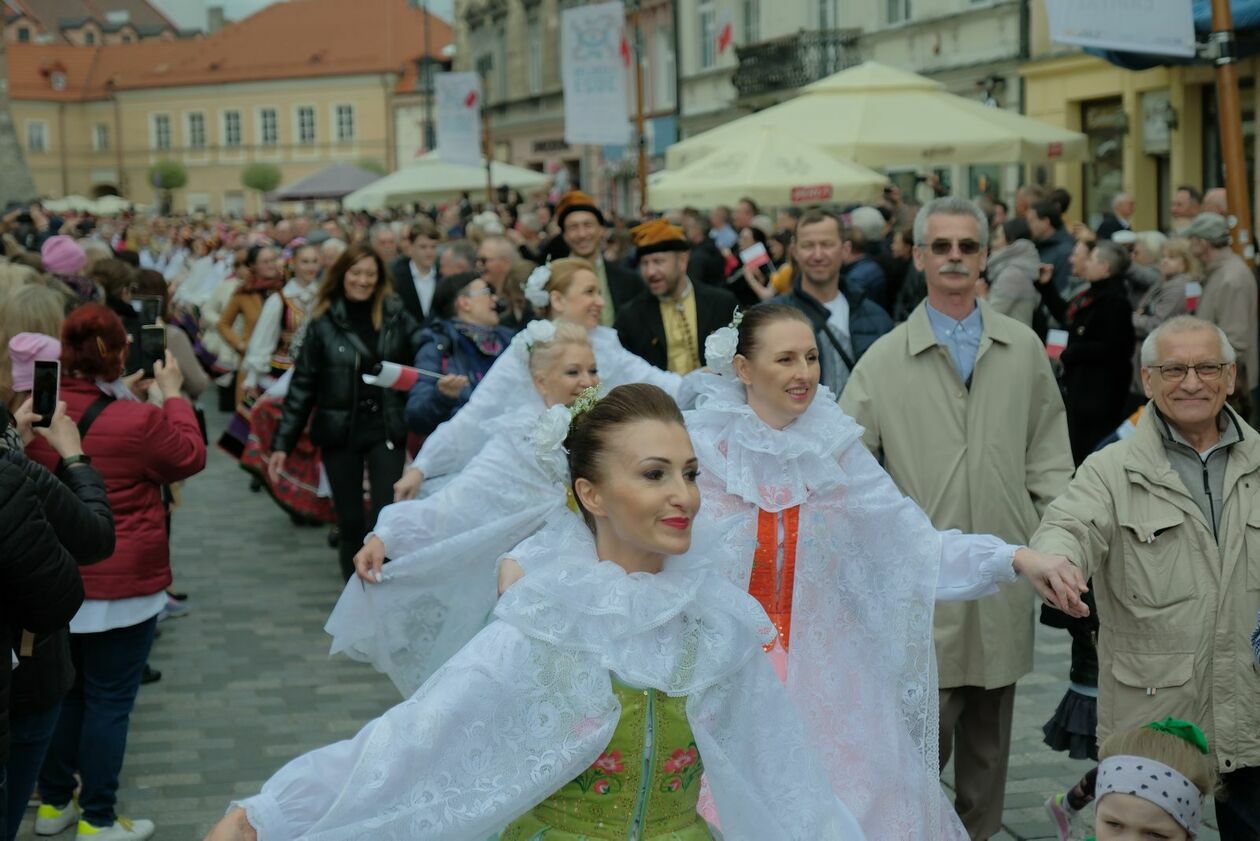  3 maja zatańczyliśmy Poloneza dla Lublina (zdjęcie 21) - Autor: DW