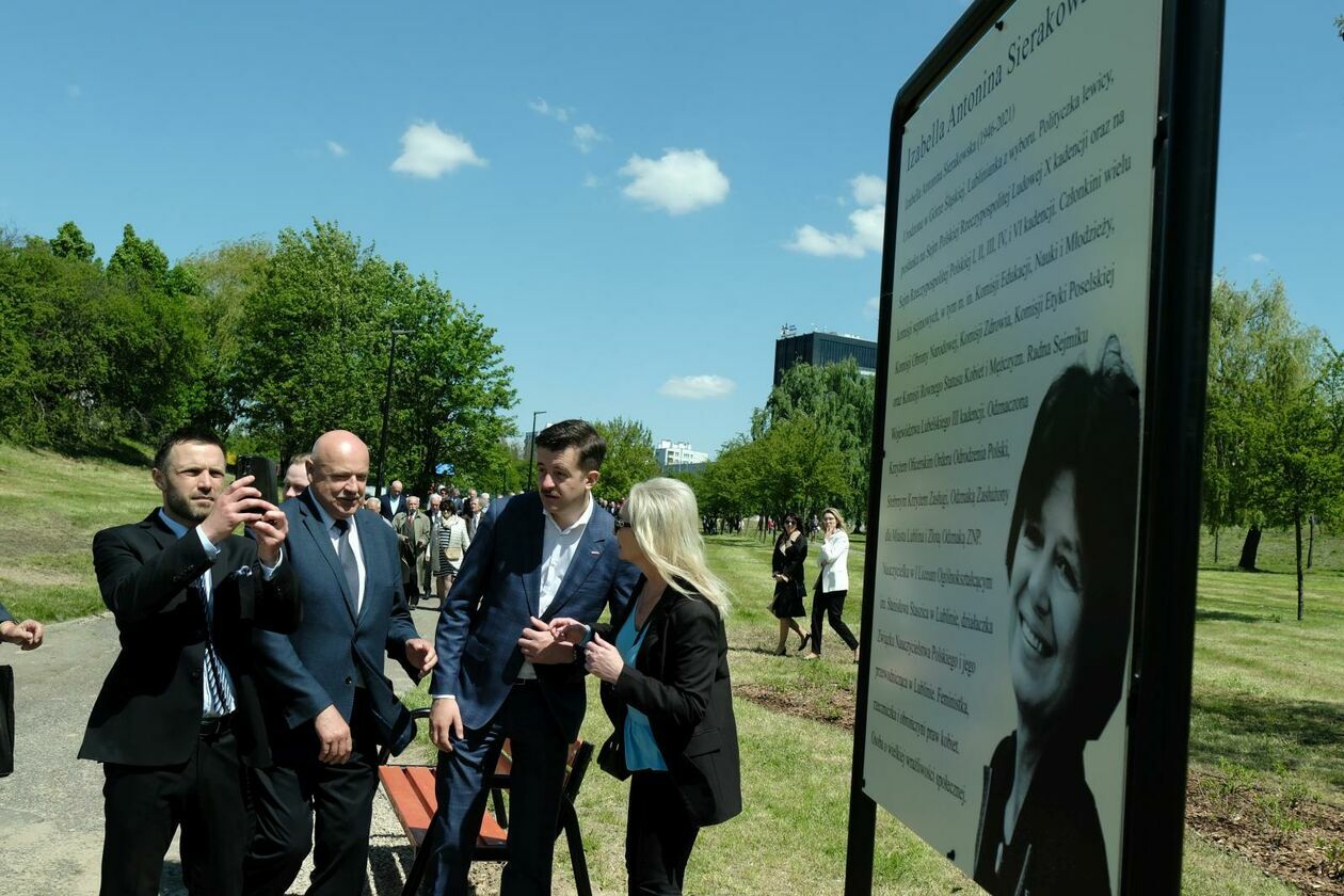  Skwer poświęcony pamięci Izabelli Sierakowskiej powstał w wąwozie na LSM (zdjęcie 25) - Autor: DW