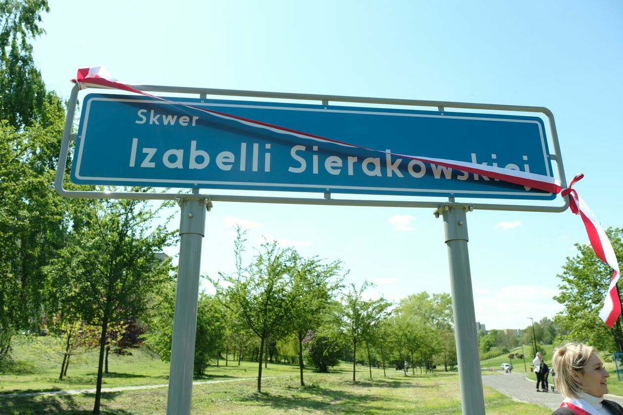  Skwer poświęcony pamięci Izabelli Sierakowskiej powstał w wąwozie na LSM (zdjęcie 7) - Autor: DW