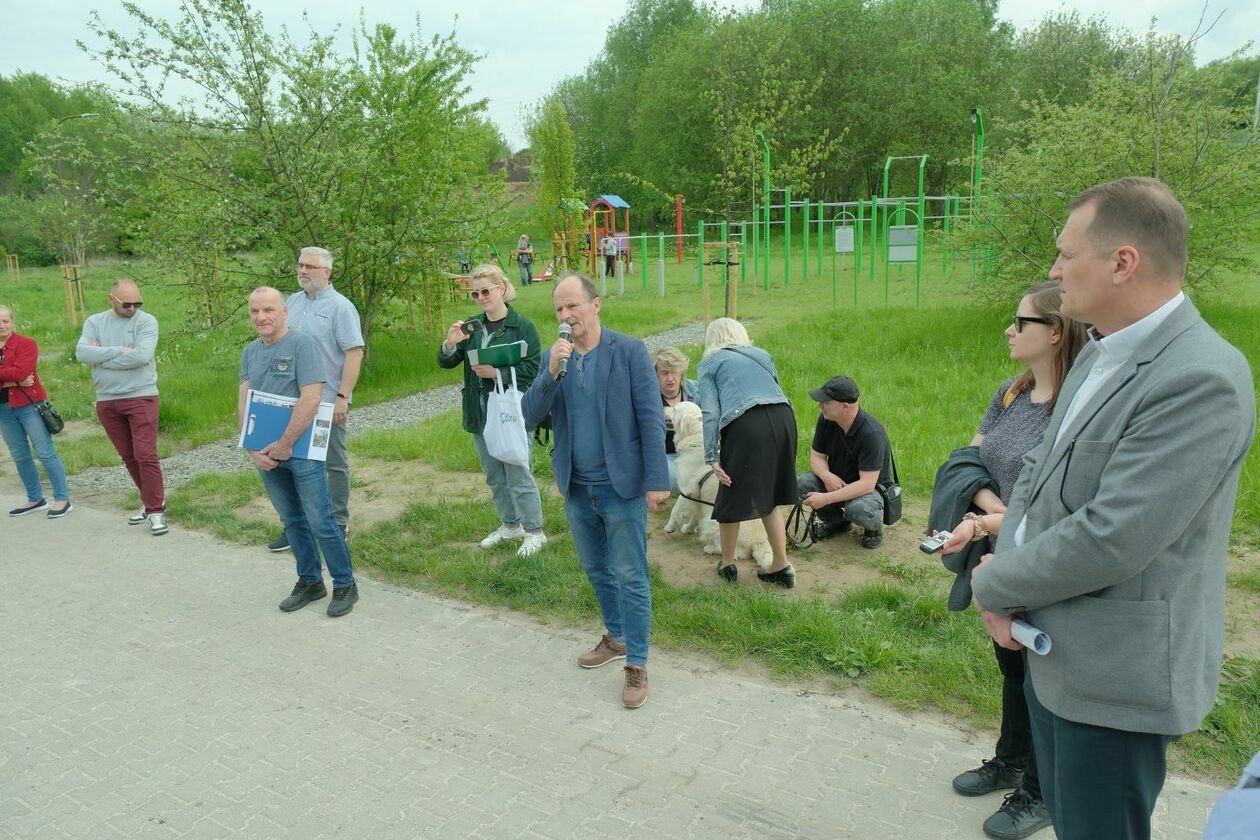  Samorządowcy spotkali się z mieszkańcami dzielnicy Szerokie na spacerze (zdjęcie 26) - Autor: DW