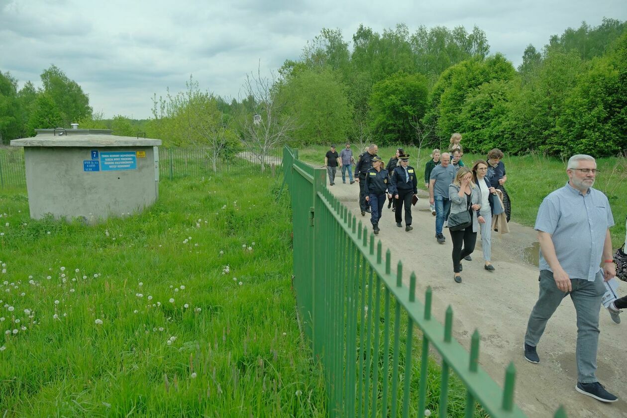 Samorządowcy spotkali się z mieszkańcami dzielnicy Szerokie na spacerze - Autor: DW