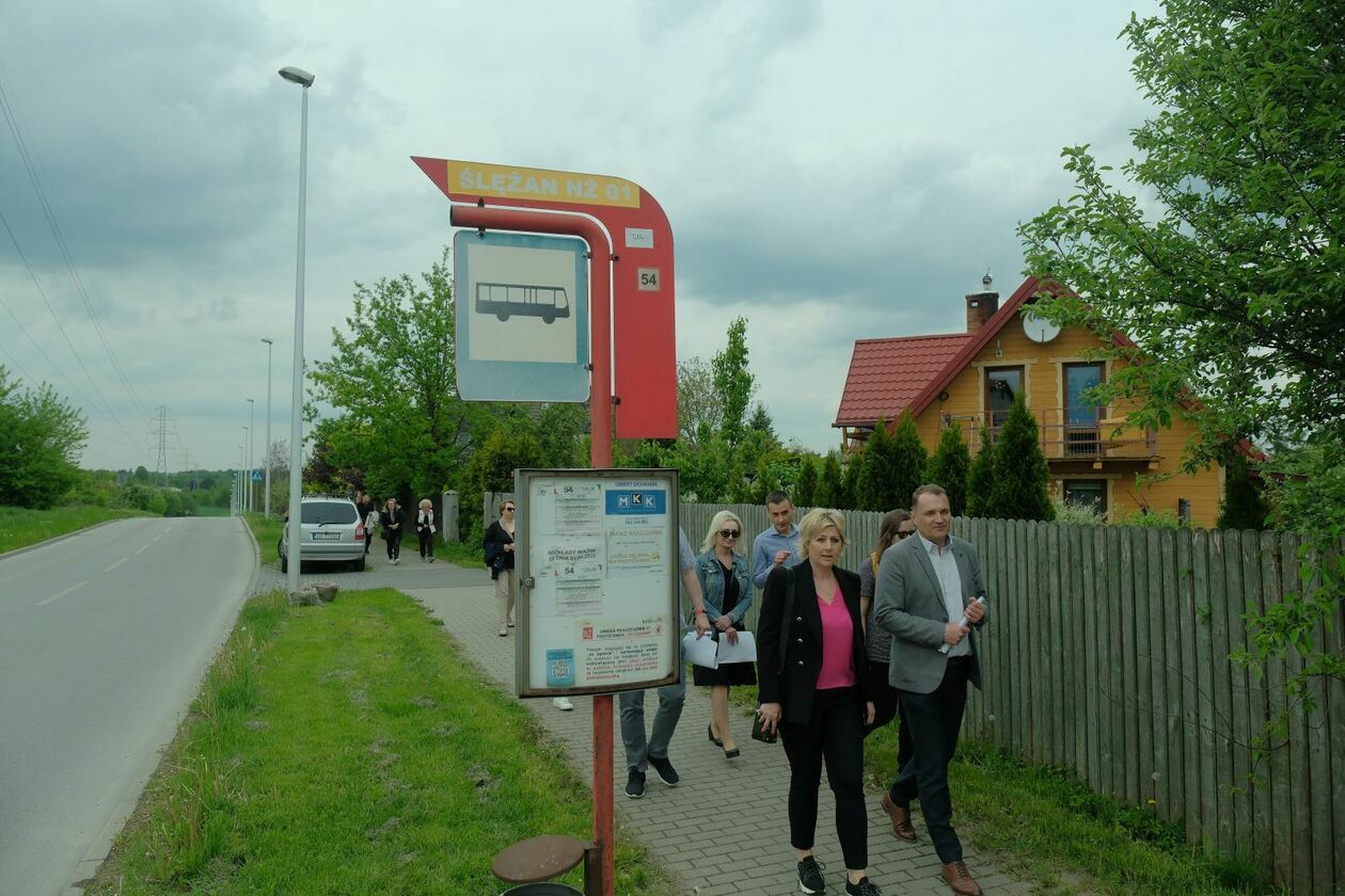  Samorządowcy spotkali się z mieszkańcami dzielnicy Szerokie na spacerze (zdjęcie 20) - Autor: DW