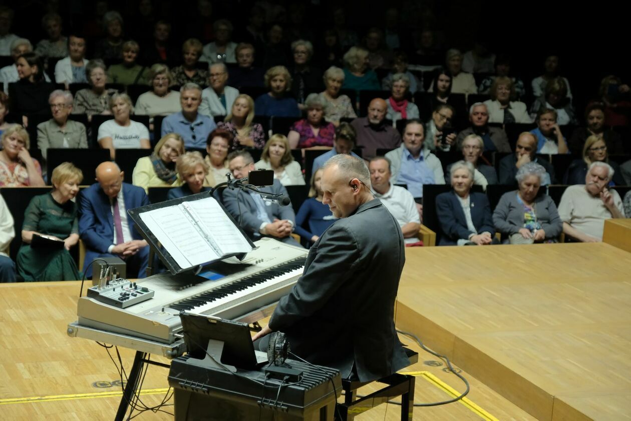  XI Lubelskie Dni Seniora: koncert piosenek Seweryna Krajewskiego w filharmonii  - Autor: DW