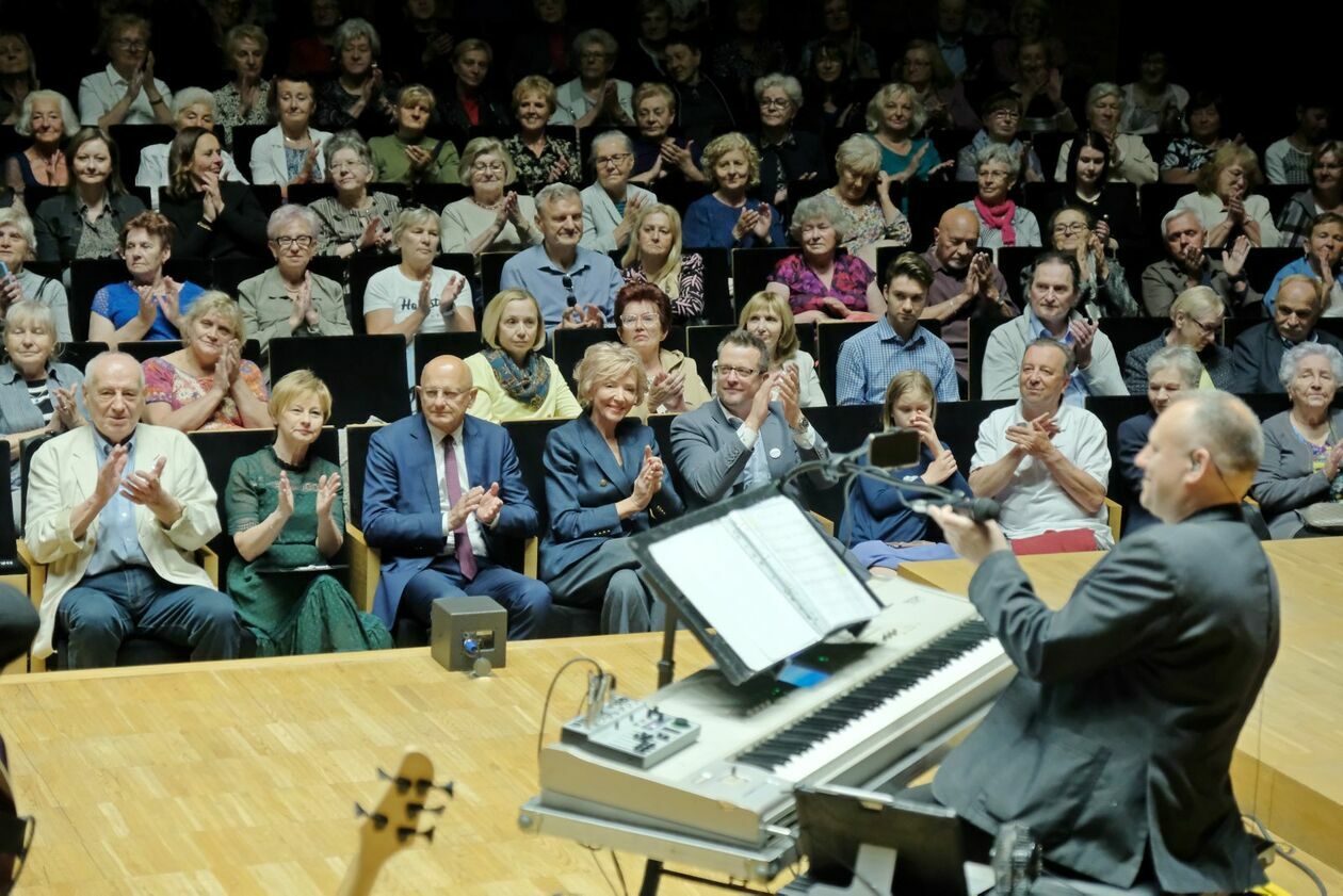  XI Lubelskie Dni Seniora: koncert piosenek Seweryna Krajewskiego w filharmonii (zdjęcie 11) - Autor: DW