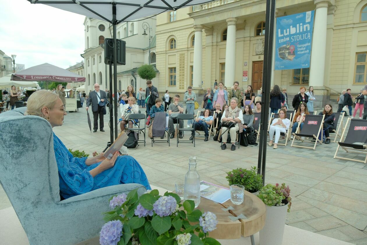  Lublin z Literaturą. Czytają Karolina Gorczyca i Reni Jusis (zdjęcie 15) - Autor: DW