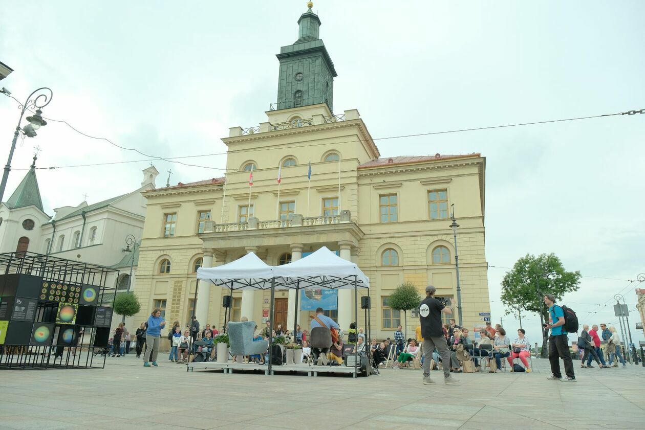  Lublin z Literaturą. Czytają Karolina Gorczyca i Reni Jusis (zdjęcie 16) - Autor: DW