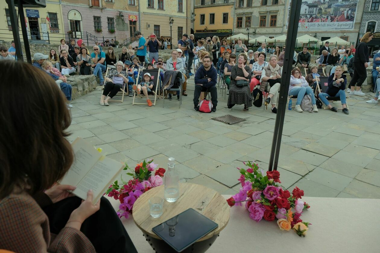  Lublin z Literaturą. Czytają Karolina Gorczyca i Reni Jusis (zdjęcie 7) - Autor: DW