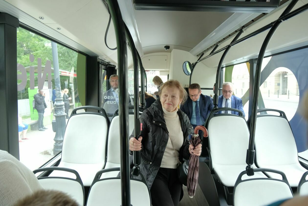  Prezentacja nowego autobusu MPK zasilanego wodorem (zdjęcie 3) - Autor: DW