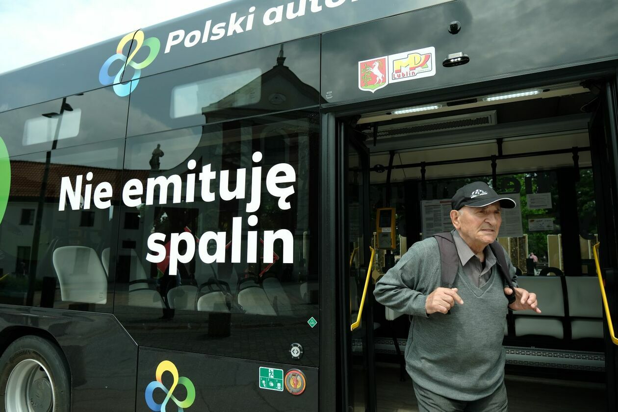  Prezentacja nowego autobusu MPK zasilanego wodorem (zdjęcie 7) - Autor: DW