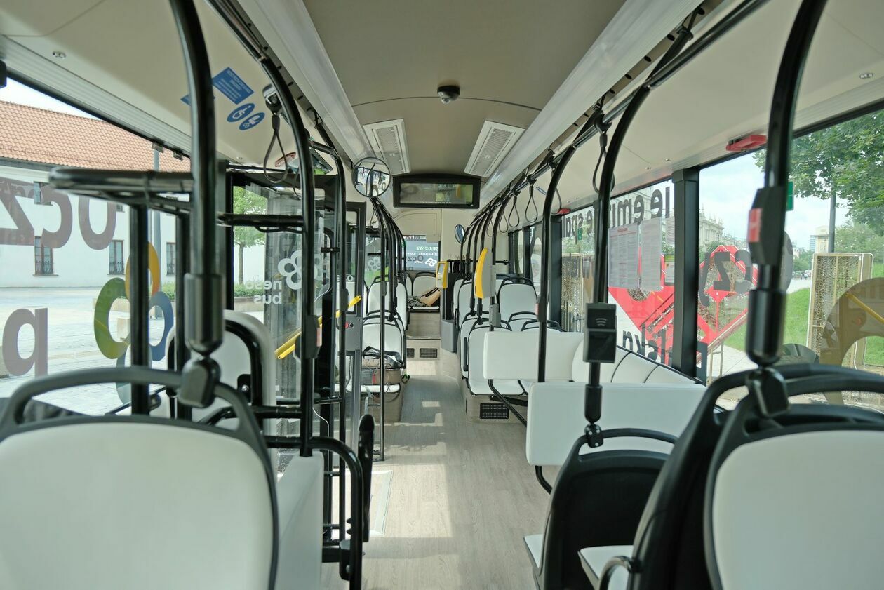  Prezentacja nowego autobusu MPK zasilanego wodorem (zdjęcie 4) - Autor: DW