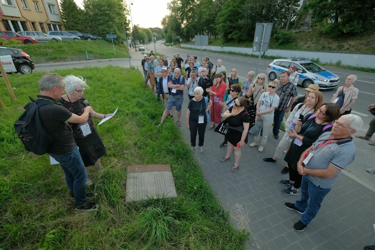  Zjazd Lublinerów: Marsz Pamięci z al. Tysiąclecia na ul Zimną (zdjęcie 14) - Autor: DW