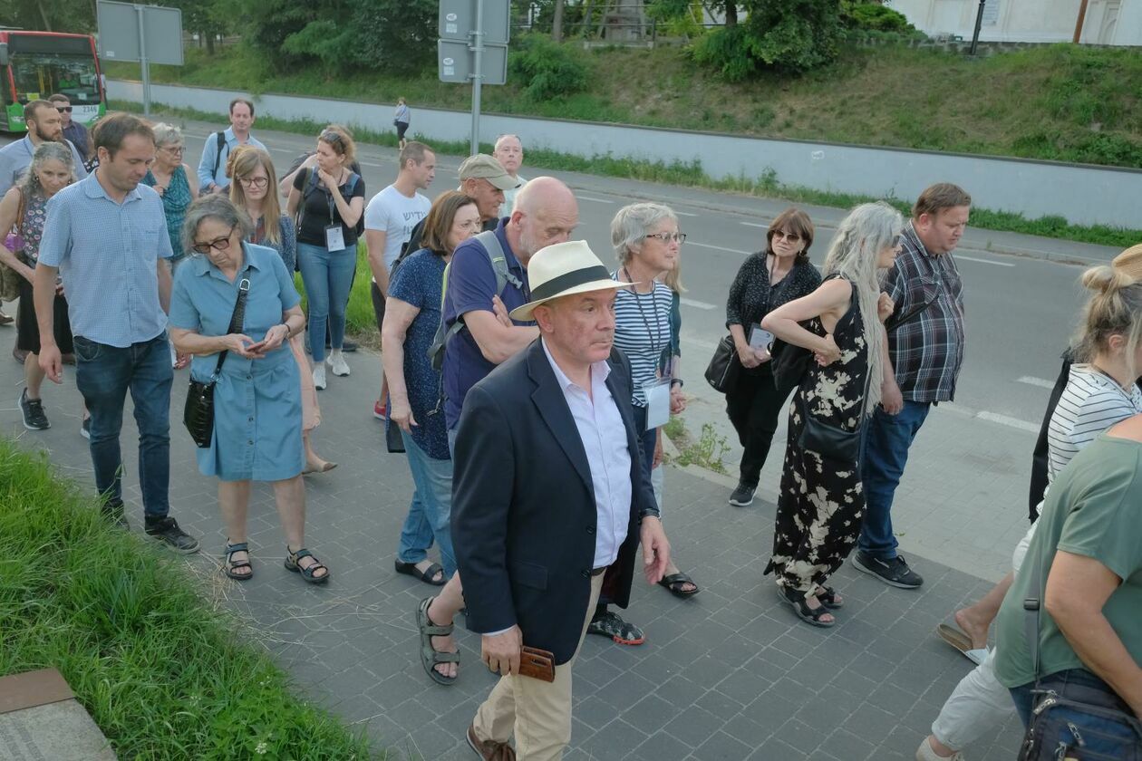  Zjazd Lublinerów: Marsz Pamięci z al. Tysiąclecia na ul Zimną (zdjęcie 16) - Autor: DW