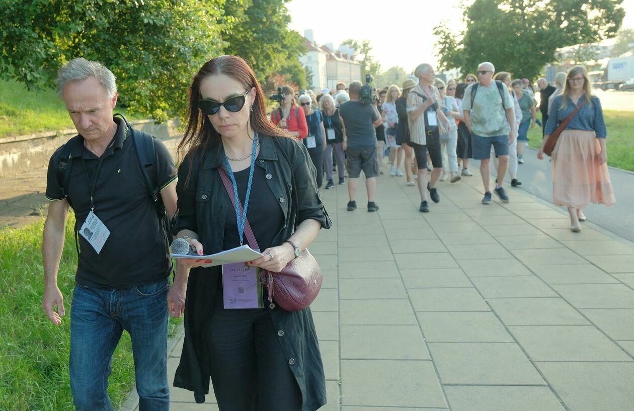  Zjazd Lublinerów: Marsz Pamięci z al. Tysiąclecia na ul Zimną (zdjęcie 10) - Autor: DW